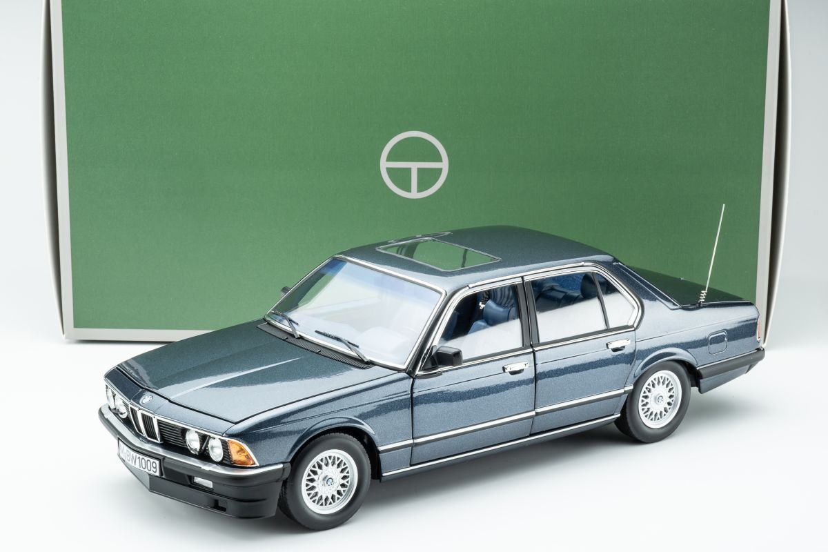 1:18 Touring Modelcars - 1984 BMW 745i (E23), Arctic Blue Metallic