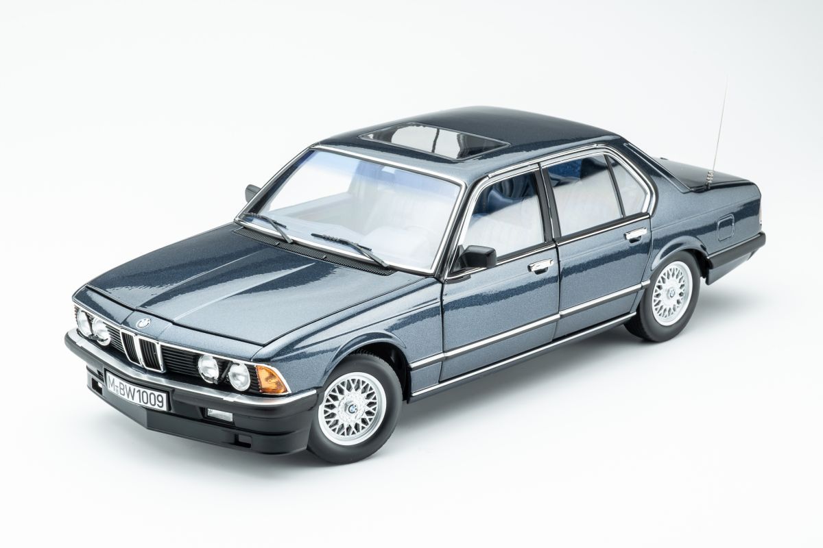 1:18 Touring Modelcars - 1984 BMW 745i (E23), Arctic Blue Metallic