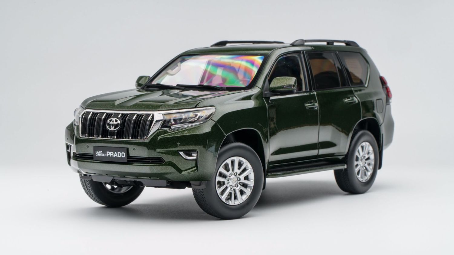 1:18 Sunstar - 2021 Toyota Land Cruiser Prado Dark Green