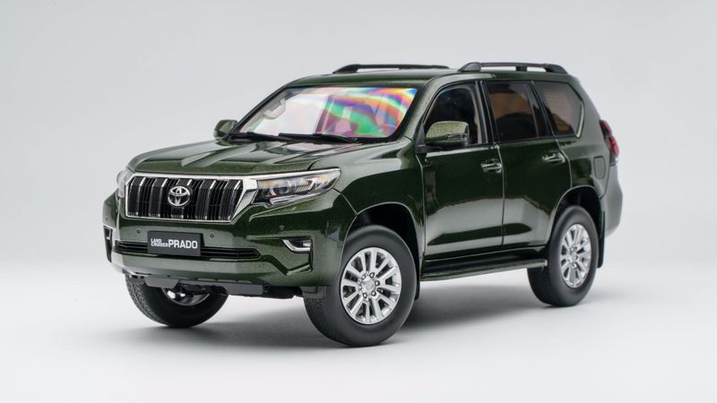 1:18 Sunstar - 2021 Toyota Land Cruiser Prado Dark Green