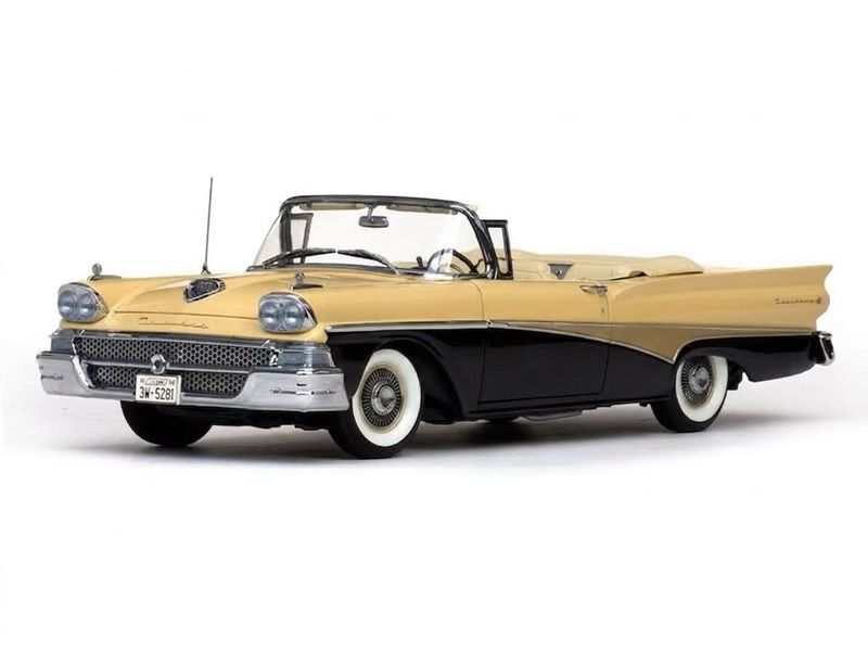1:18 Sunstar - 1958 Ford Fairlane 500 Yellow Black