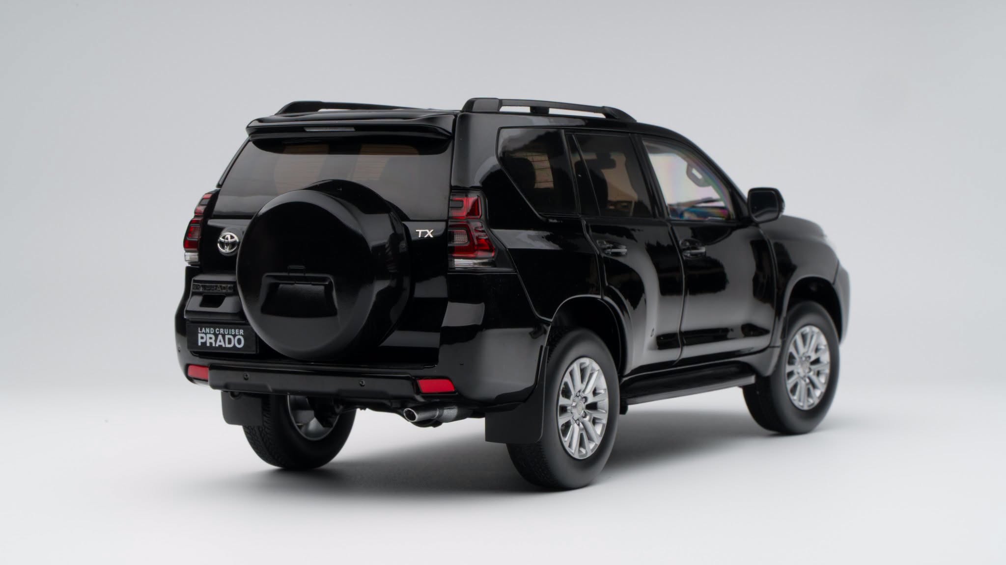 1:18 Sunstar - 2021 Toyota Land Cruiser Prado Black