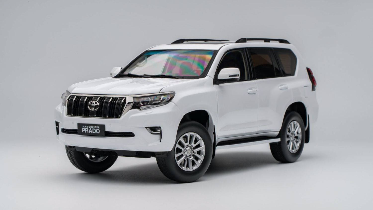 1:18 Sunstar - 2021 Toyota Land Cruiser Prado White