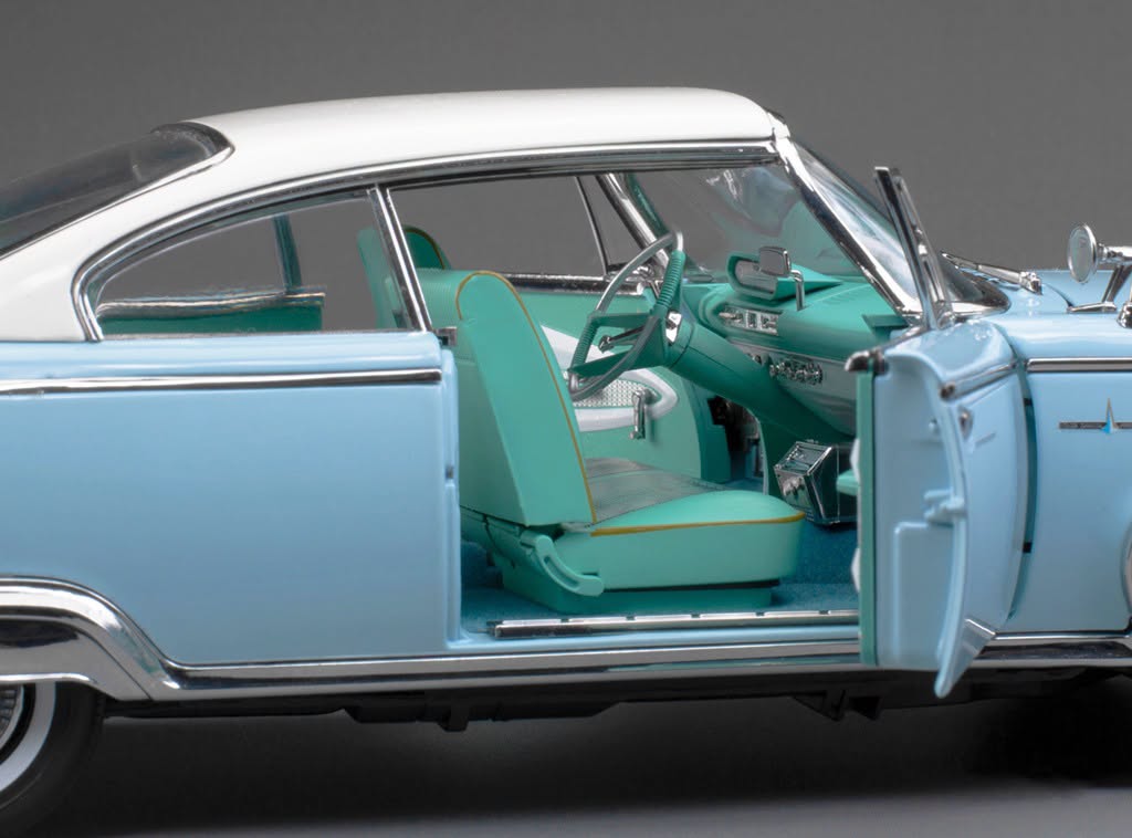 1:18 Sunstar - 1960 Plymouth Fury Turquoise White