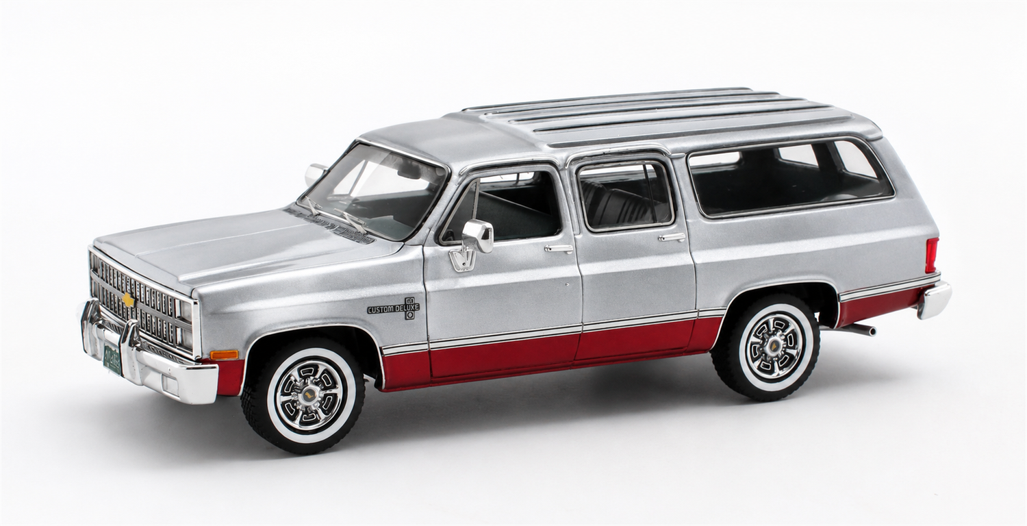1:43 Matrix - 1981 Chevrolet Suburban Silver Red