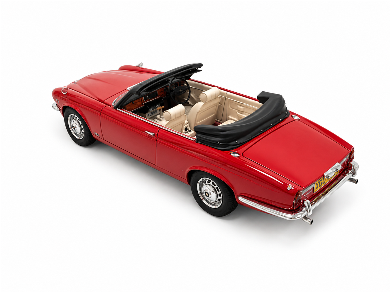 1:43 Matrix - 1974 Jaguar XJ-C Avon Stevens Cabriolet Open Red