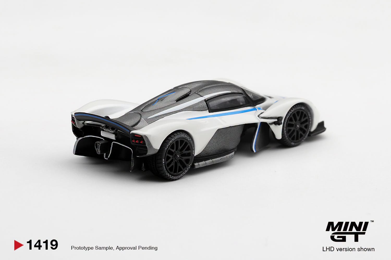 1:64 Mini GT - 2021 Aston Martin Valkyrie Escaping, white *Blister packaging*