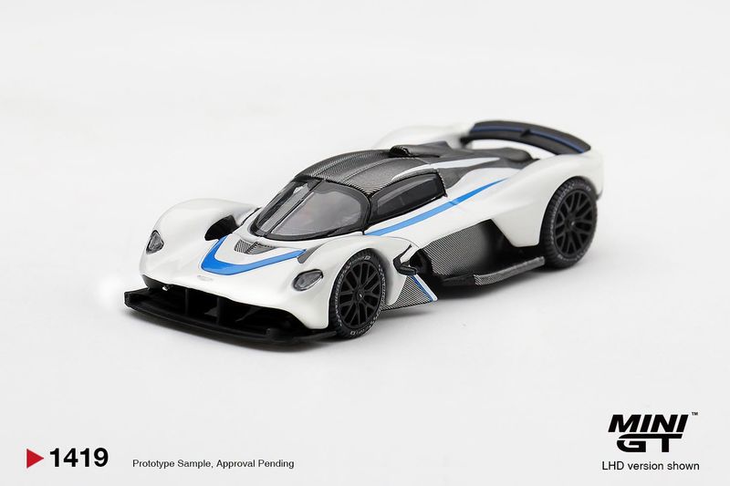 1:64 Mini GT - 2021 Aston Martin Valkyrie Escaping, white *Blister packaging* 1:64 Mini GT - 2021 Aston Martin Valkyrie Escaping, white *Blister packaging*