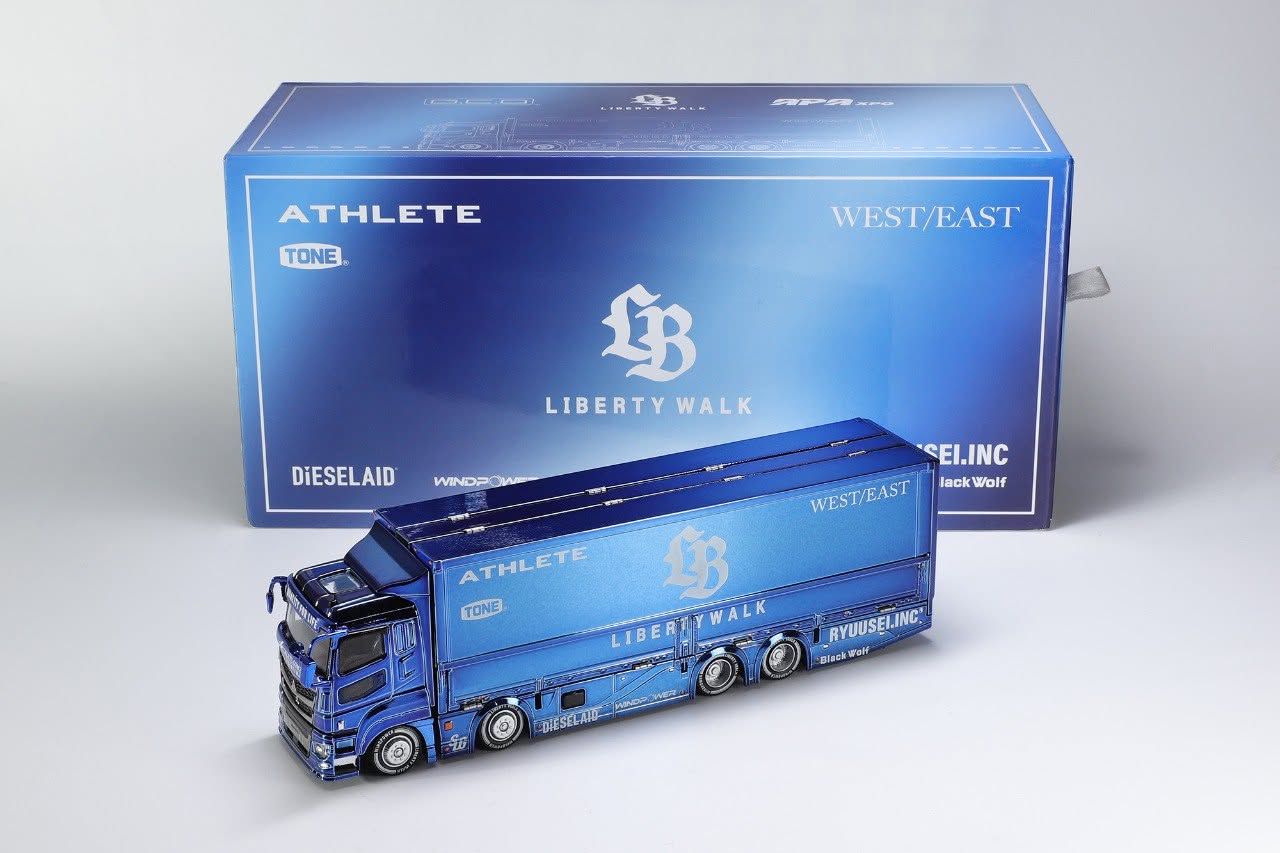 1:64 GCD - Mitsubishi Fuso Super Great *LB* Trucks, chrome blue