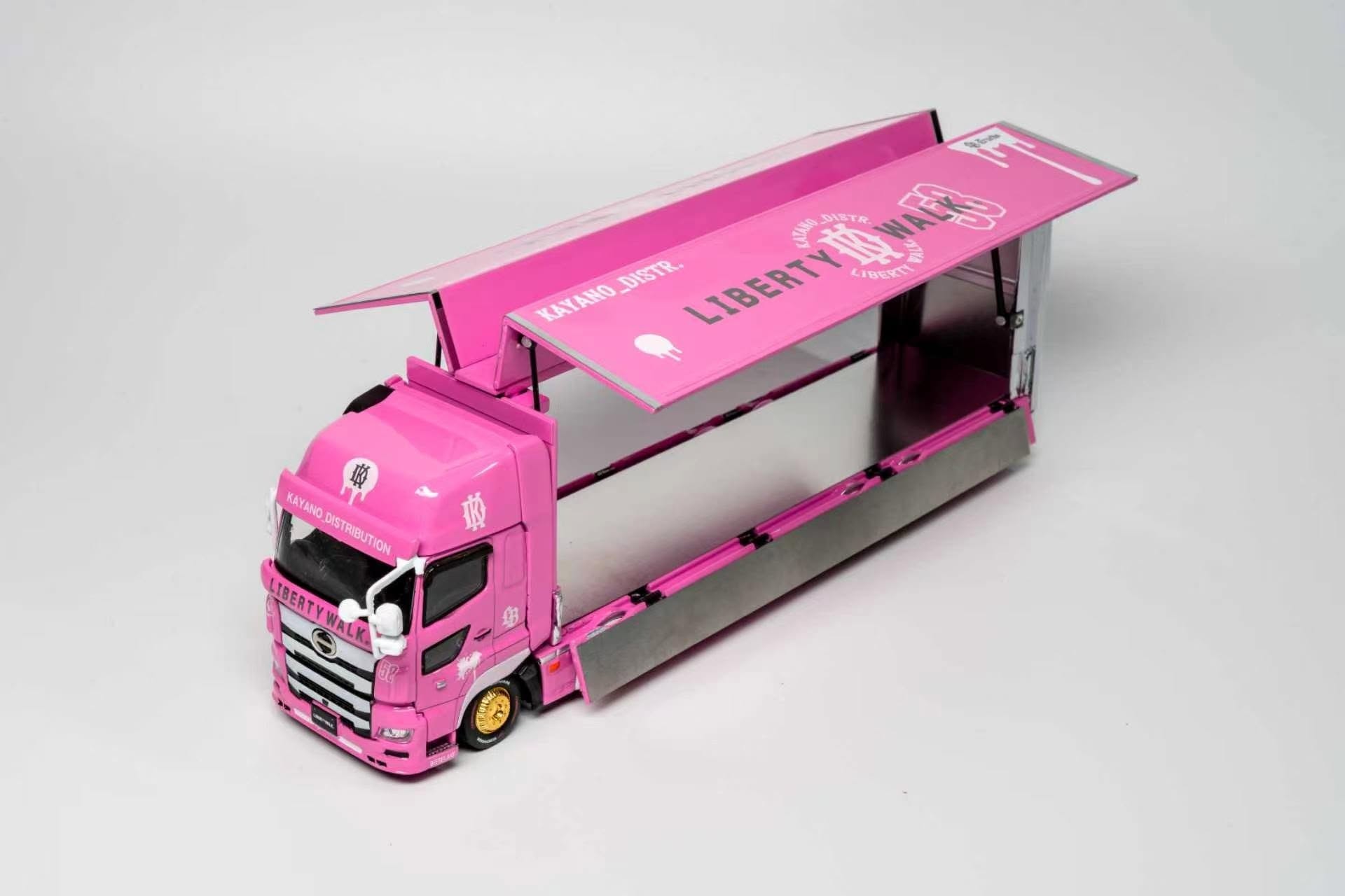 1:64 GCD - Hino 700 LB-Walk, pink