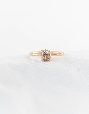 Earth-Cut Diamond Hera Ring