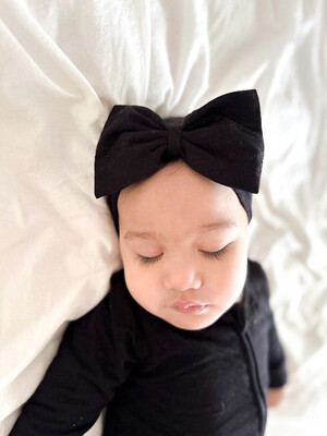 Cuddly Bow in Midnight