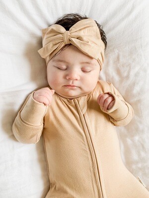 Cuddly Bow in Beige