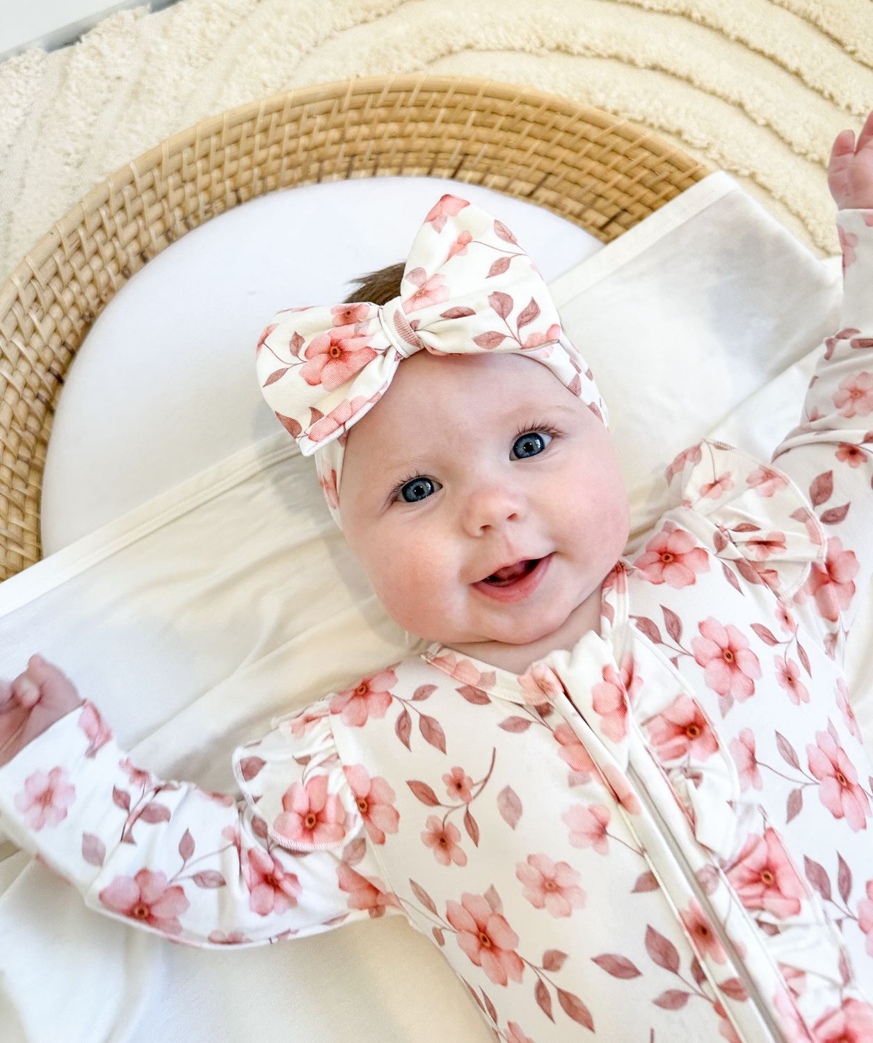 Cuddly Bow in Blooms
