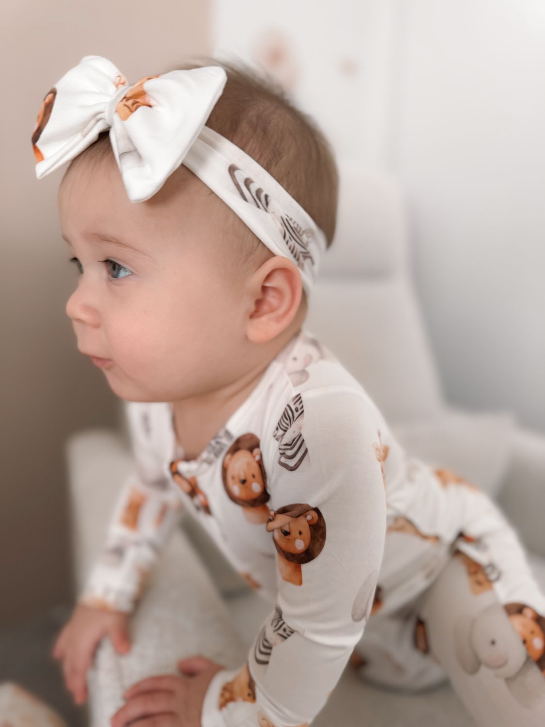 Cuddly Bow in Safari Friends