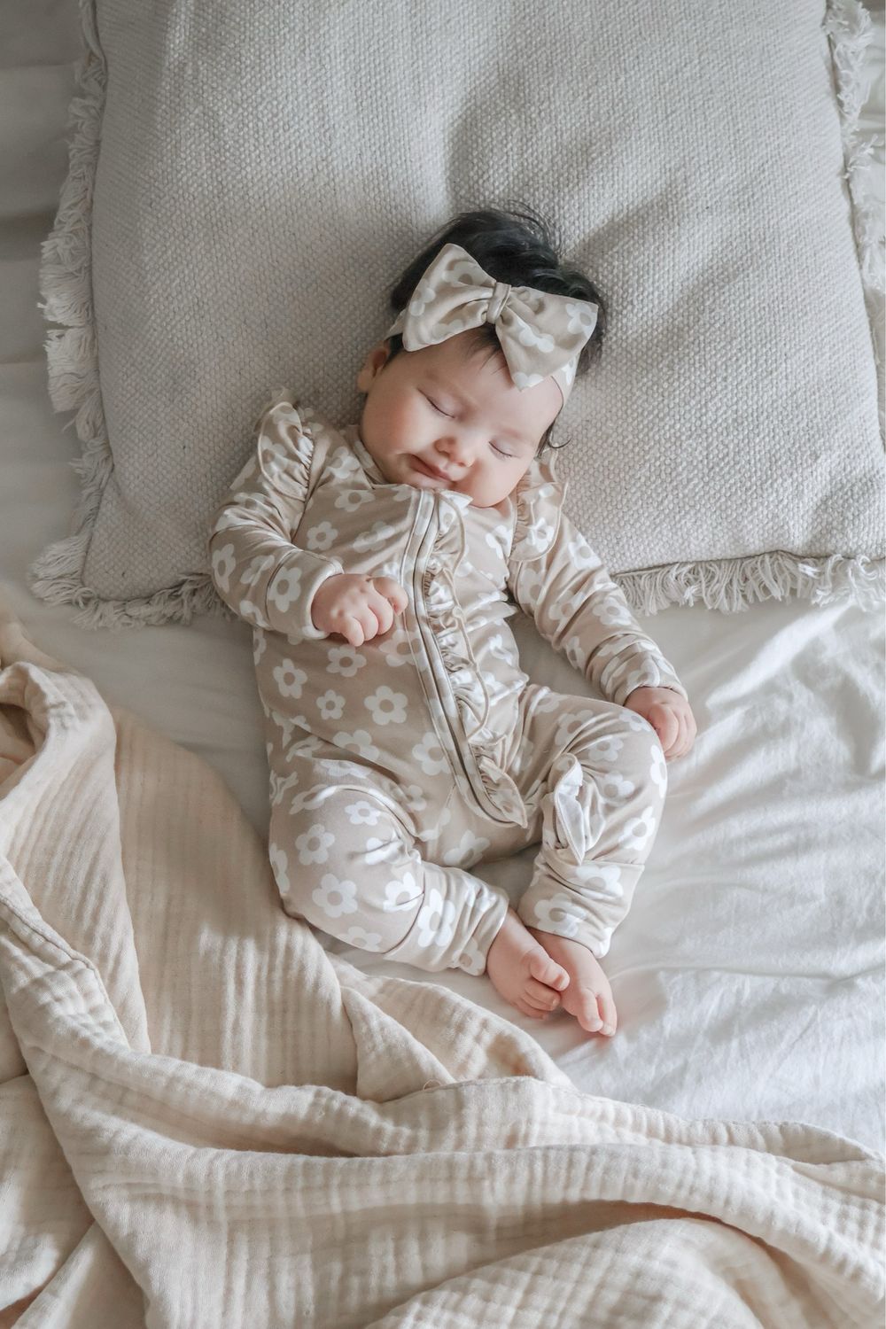 Cuddly Suit Frill in Beige Flowers