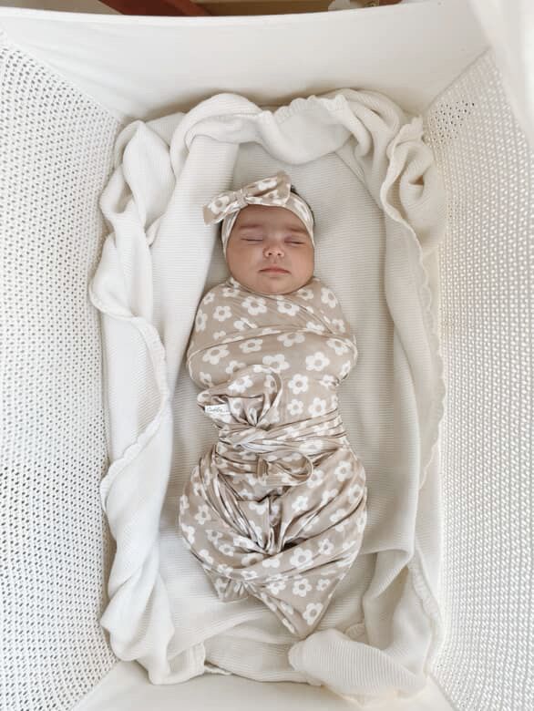Swaddle in Beige Flowers