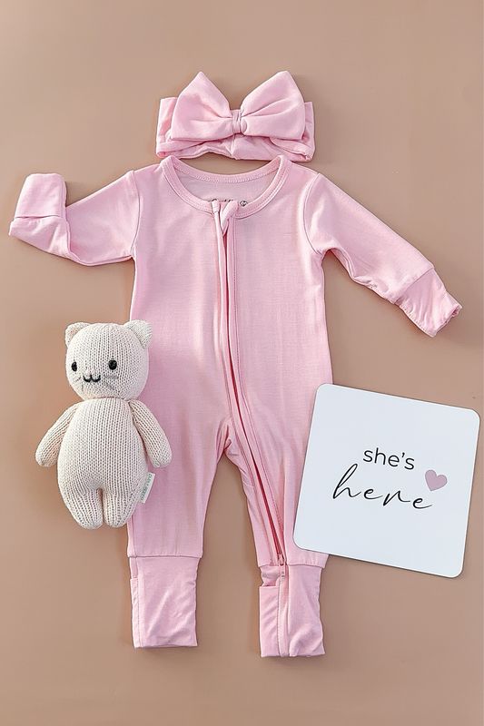 Birth Announcement Card in Birth Announcement Card in "she's here/ Hello World" Pink