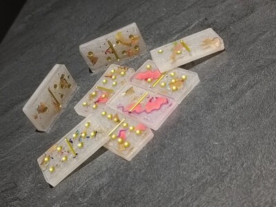 Domino Crayons