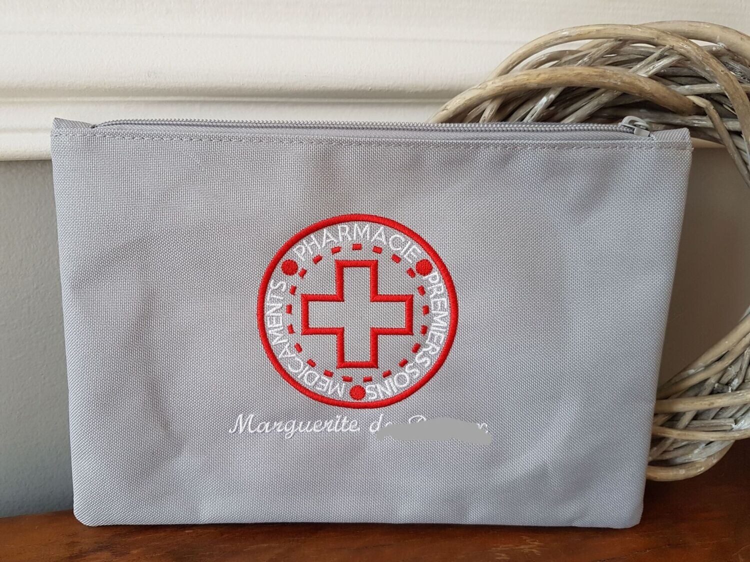 Trousse pharmacie / secours / médicaments / PAI