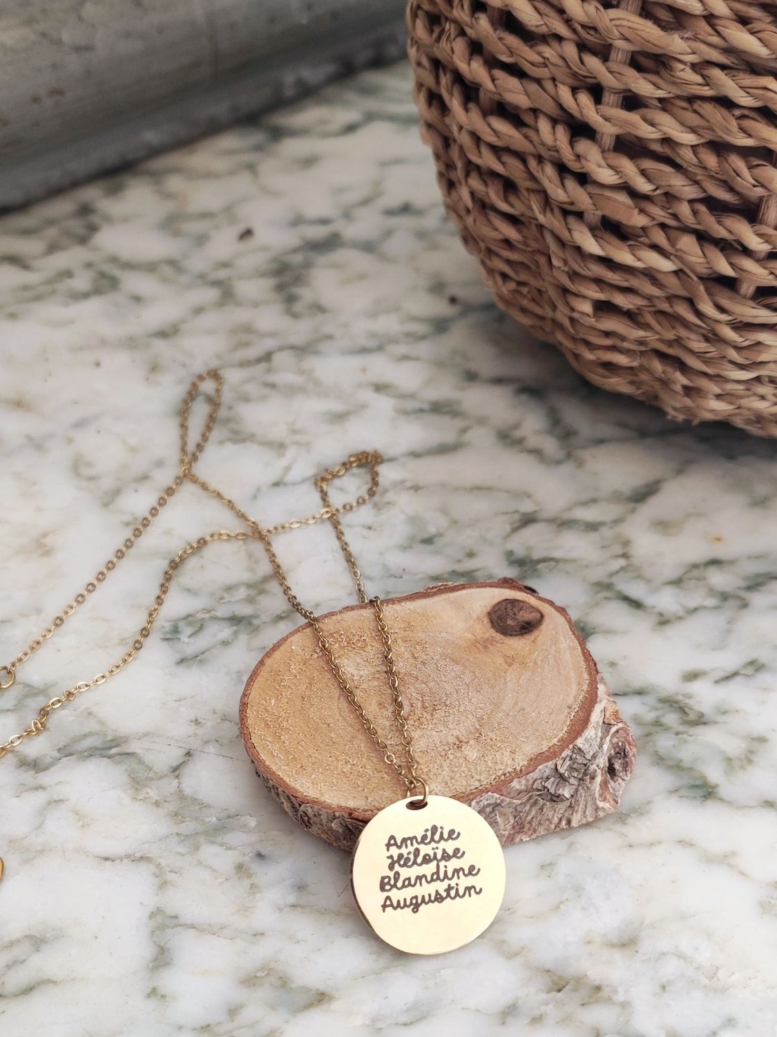 Collier doré avec médaille à personnaliser