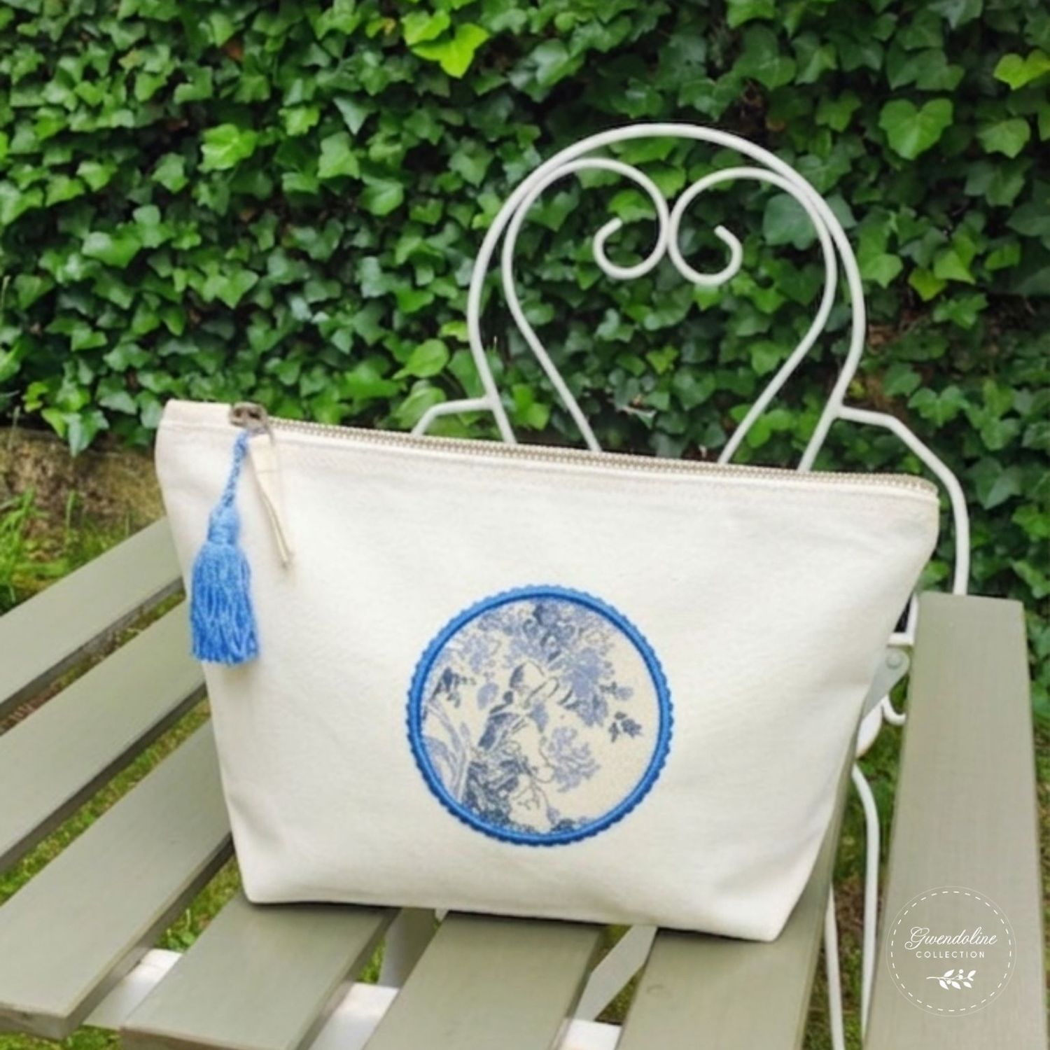 Trousse médaillon Toile de Jouy Bleue Trousse médaillon Toile de Jouy Bleue