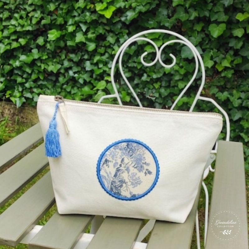 Trousse médaillon Toile de Jouy Bleue