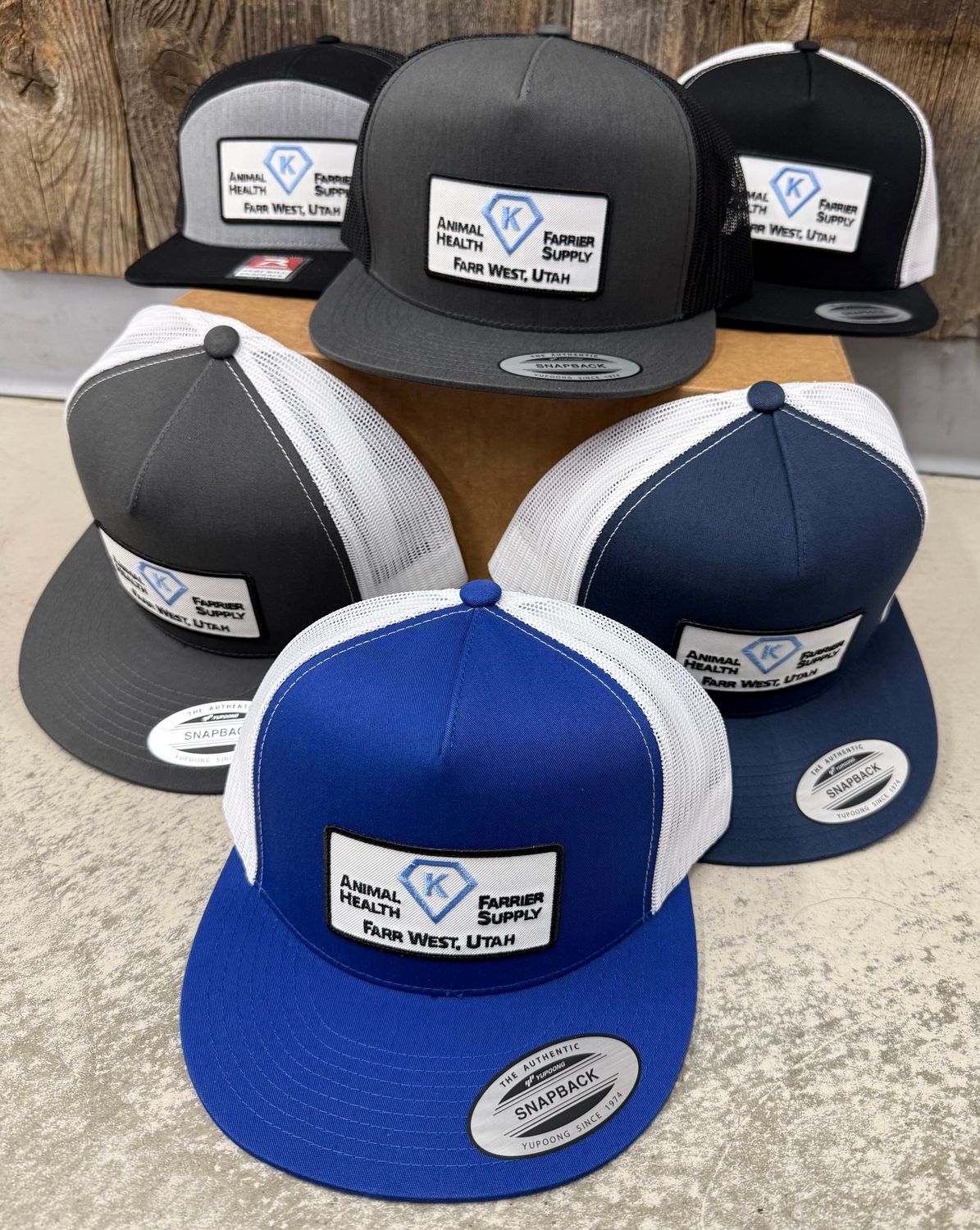 FLAT BRIM HAT WHITE PATCH