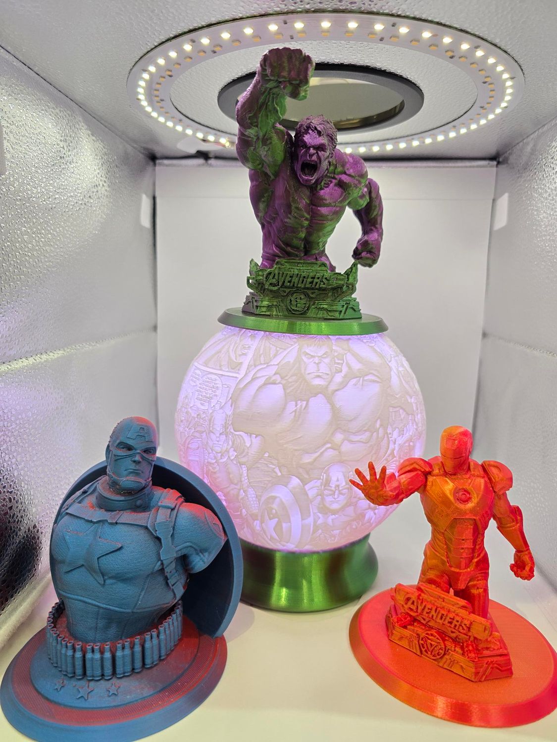 BOULE LUMINEUSE 15cm de diamètre AVENGERS