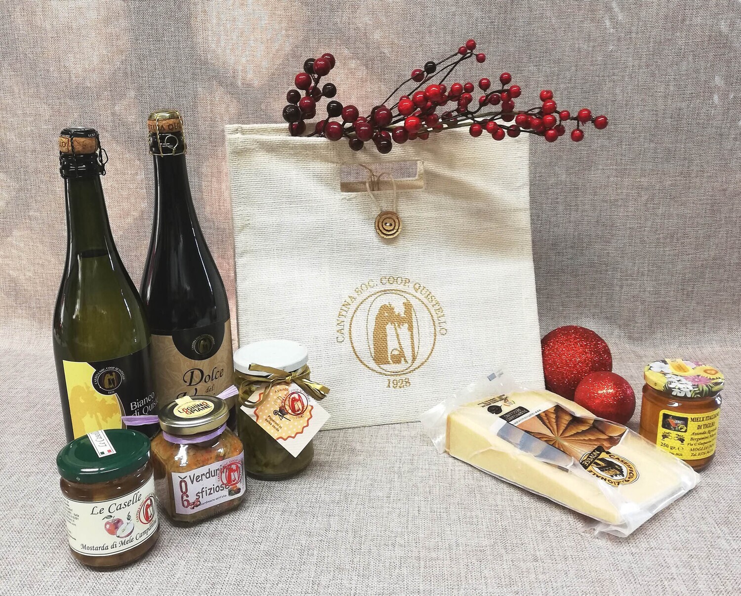 Cesto Tipico in Borsa di Juta con Vini di Quistello, Parmigiano 24 mesi, Miele e Specialità Gourmet - B06