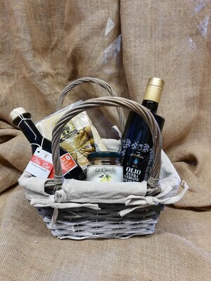 Charming Small Wicker Hamper Charming Small Wicker Hamper