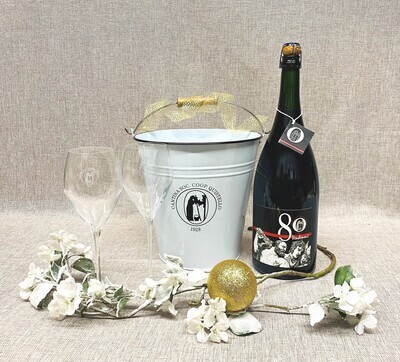 Celebrate in Style: Magnum 80 Vendemmie, Logo Glasses, and Vintage Ice Bucket – LA01 Celebrate in Style: Magnum 80 Vendemmie, Logo Glasses, and Vintage Ice Bucket – LA01