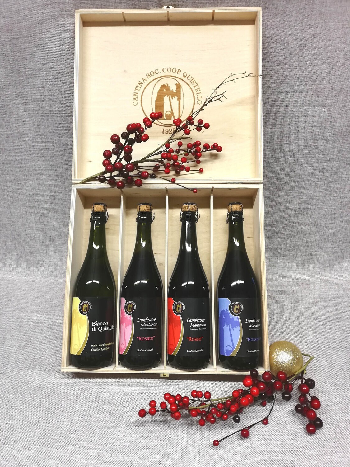 Cassetta in Legno con 3 Lambruschi Mantovani (Rossissimo, Rosso, Rosato) e Bianco di Quistello - LE07