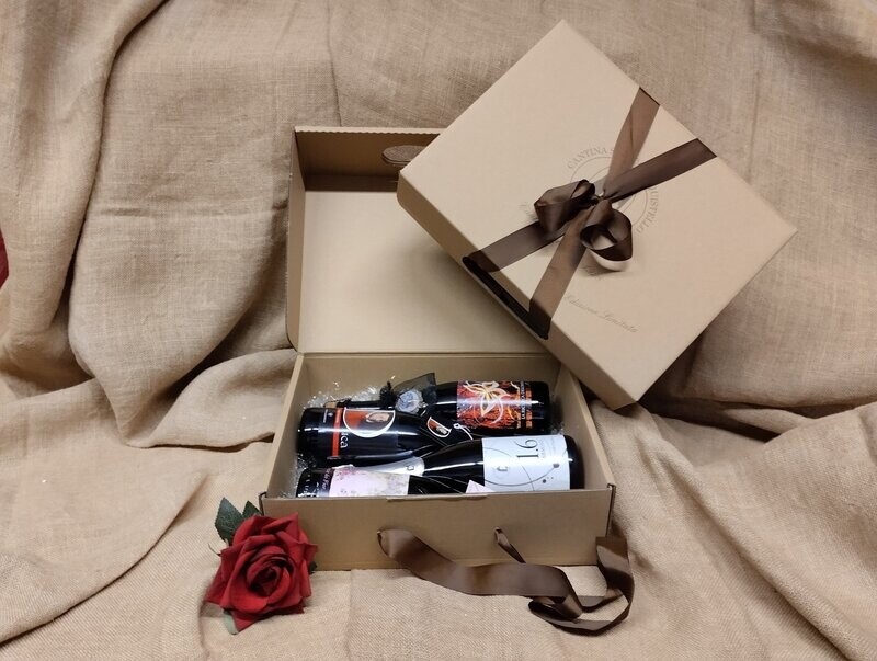 Gift Box con 4 Vini Selezionati: Armonia, Il Sogno del Duca, Grazie dei Fior, La Ricerca dell’Infinito  - 2022-10