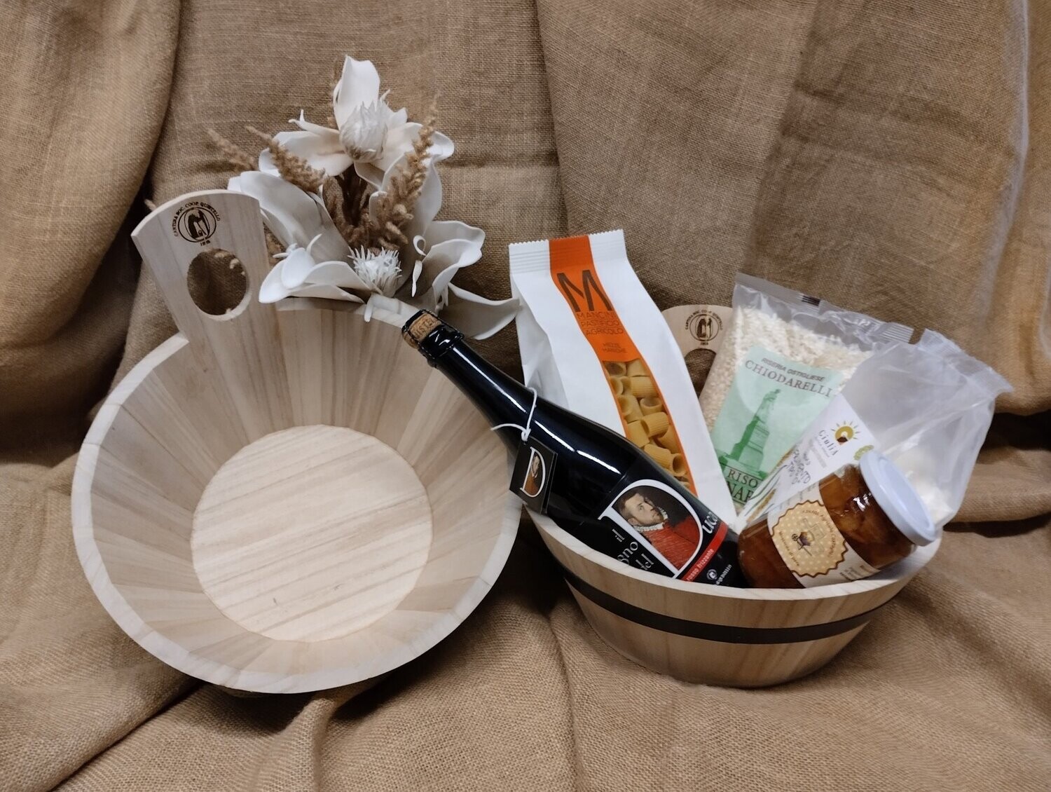 Tino Basso con Vino Grazie dei Fior, Parmigiano Reggiano, Sbrisolona, Mostarda e Miele – Specialità Tipiche - 2022-03