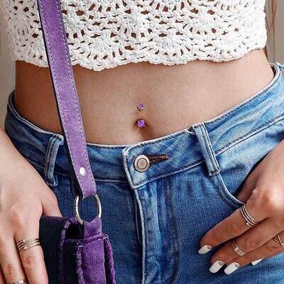 Bauchnabelpiercing mit Zirkonia Kristallen violett