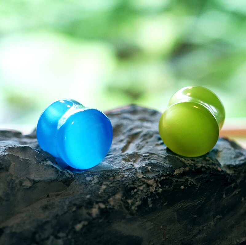 Flared Plug aus Katzenaugen Stein Grün
