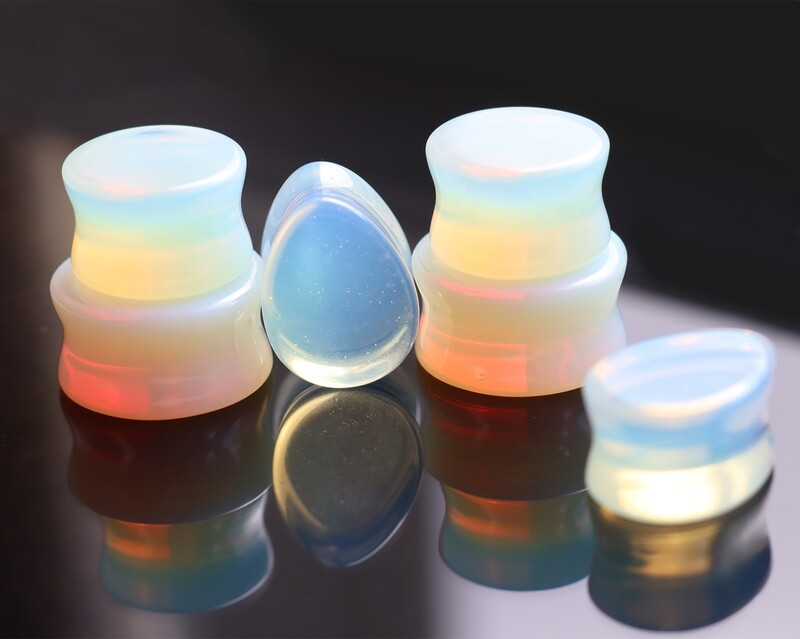 Flared Plug Tropfen aus Opalite Stein weiss