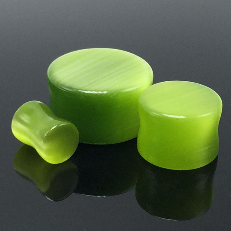 Flared Plug aus Katzenaugen Stein Grün
