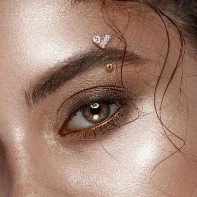 Augenbrauenpiercings