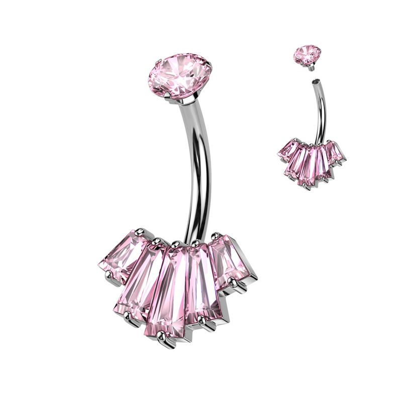 Piercing au nombril avec cristaux roses taillés en baguette