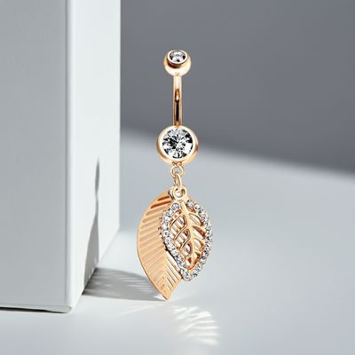 Bauchnabelpiercing mit Blatt-Anhänger rosegold