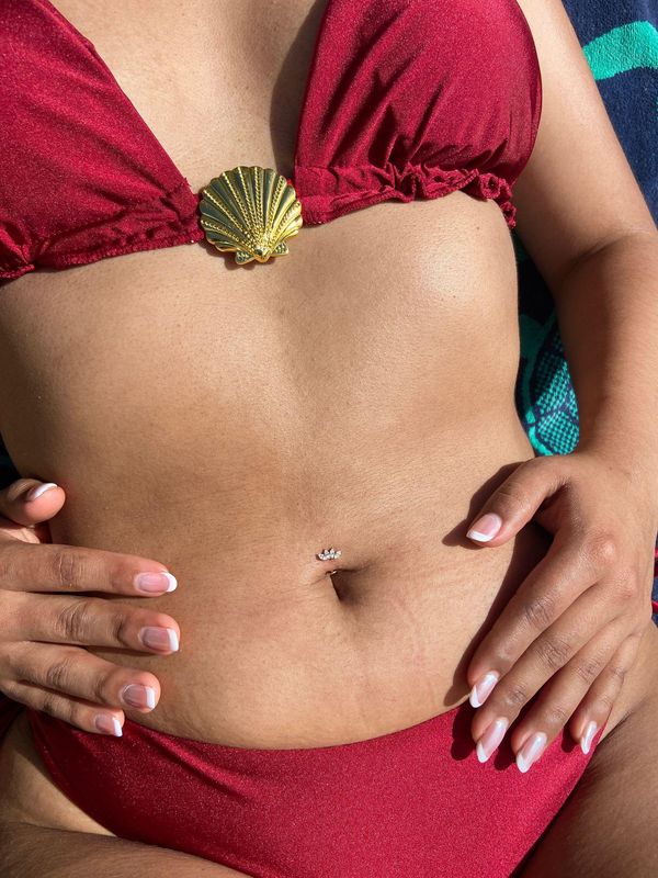 Banane aus Titan vier Kristallblätter weiss