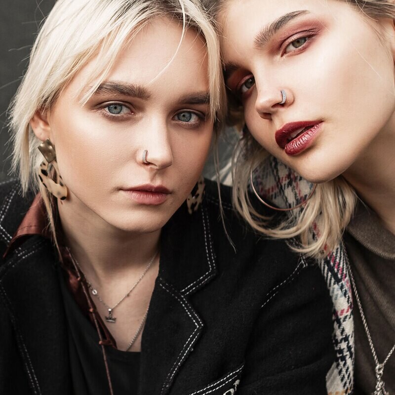 Anneau de piercing double rangée de cristaux doré