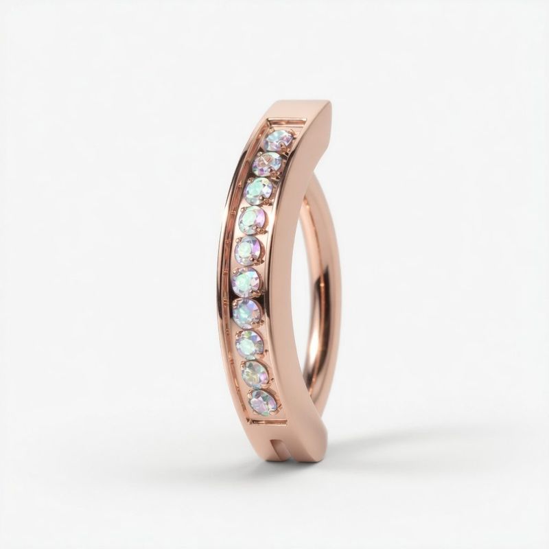 Banane en titane avec cristaux plaqué or rose