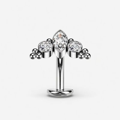 Bauchnabelpiercing umgedreht mit weissen Kristallen