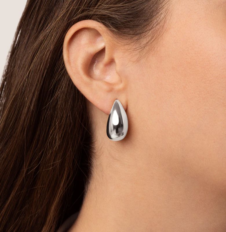 Boucles d’oreilles tendance en forme de goutte en acier chirurgical.