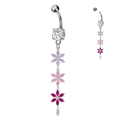 Bauchnabelpiercing mit Blümchen-Kette