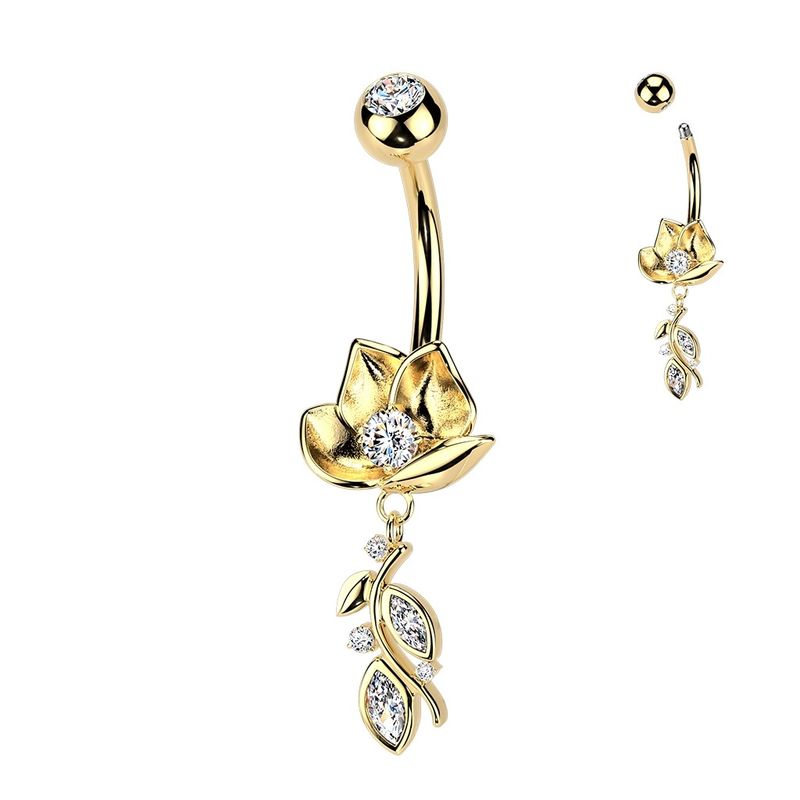 Piercing au nombril avec rose et pendentif doré