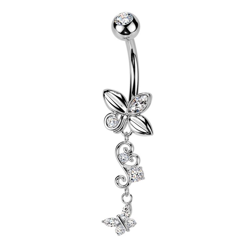 Piercing au nombril avec papillon et pendentif cœur